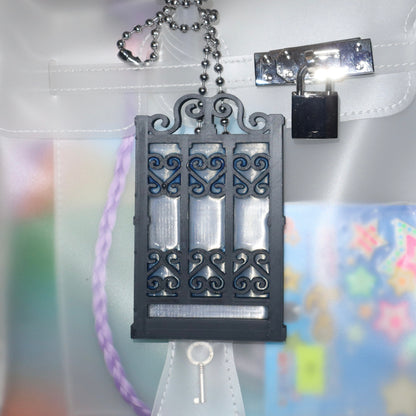 Heart Iron-Gate Holder (Black)