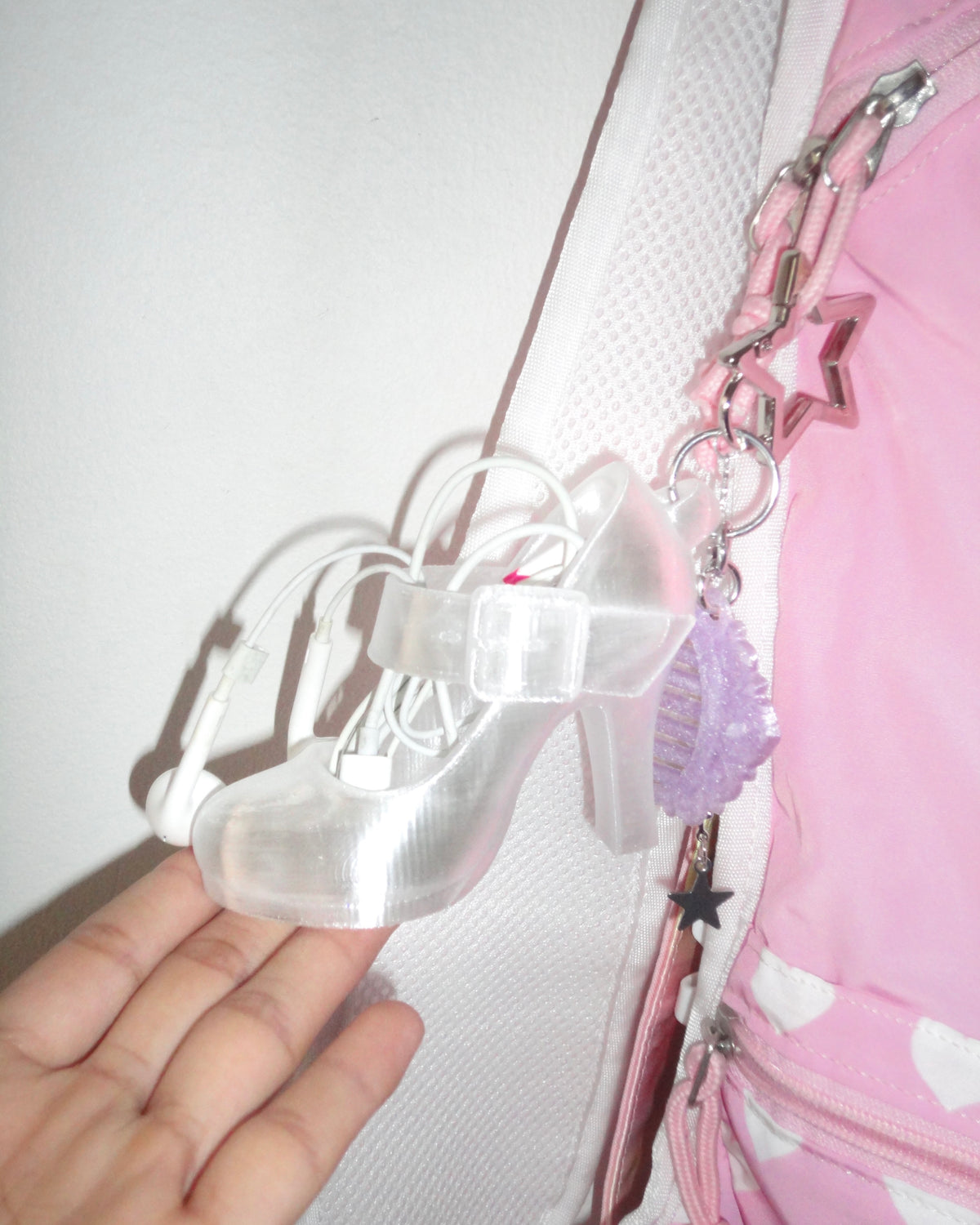 𝐓𝐎𝐓𝐄: Doll-Pump Earphone Holder