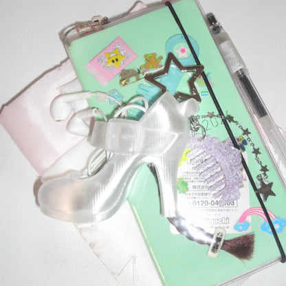 𝐓𝐎𝐓𝐄: Doll-Pump Earphone Holder