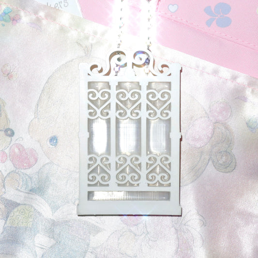 Heart Iron-Gate Holder (White)