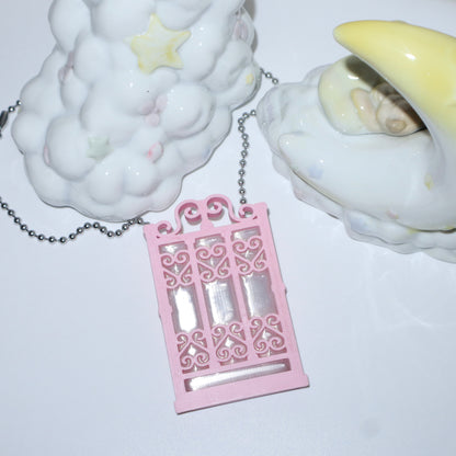 Heart Iron-Gate Holder (Pink)