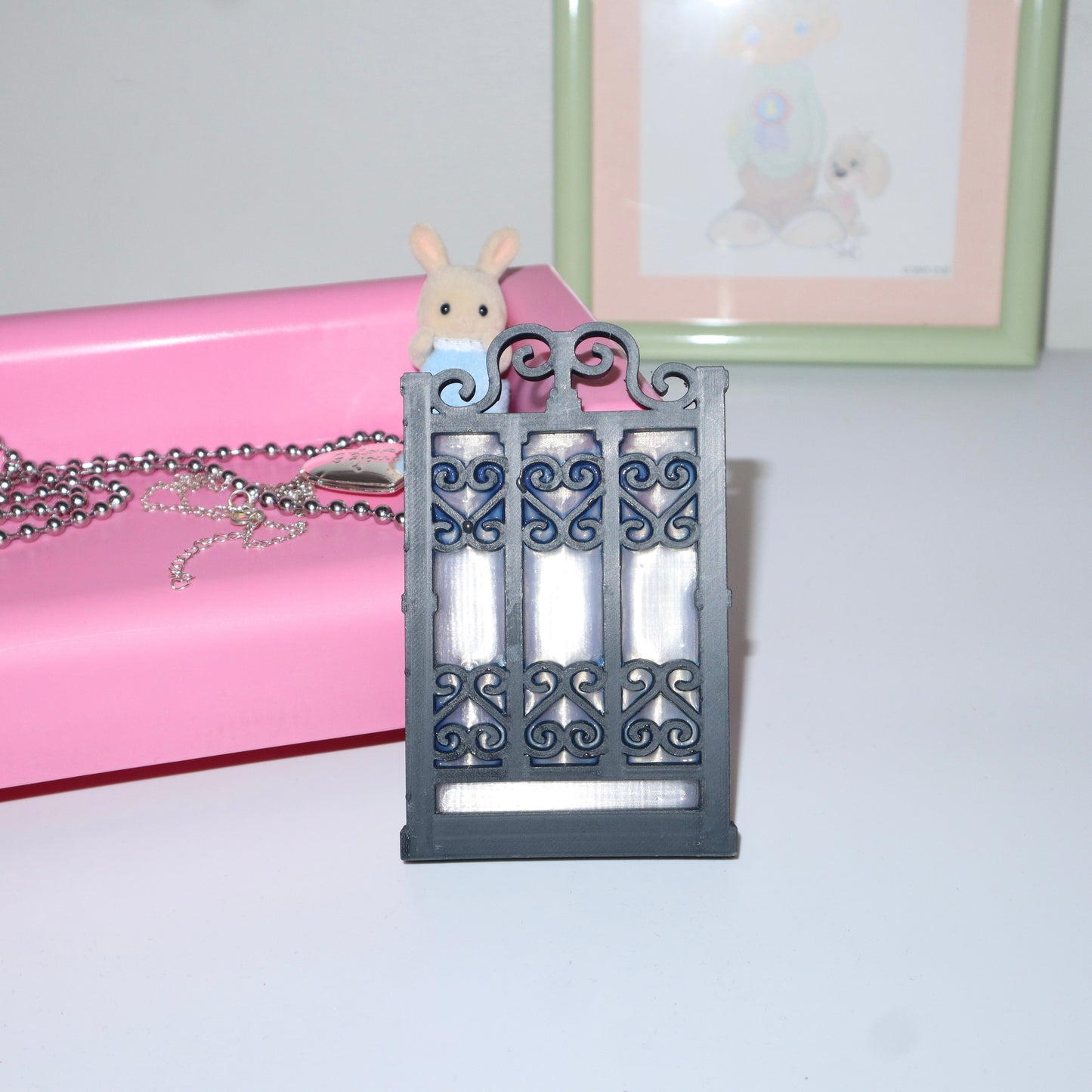 Heart Iron-Gate Holder (Black)