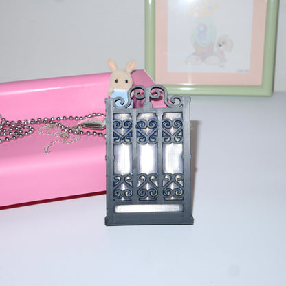 Heart Iron-Gate Holder (Black)