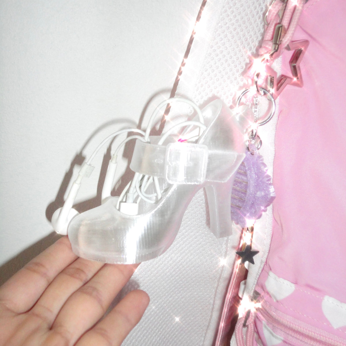 𝐓𝐎𝐓𝐄: Doll-Pump Earphone Holder