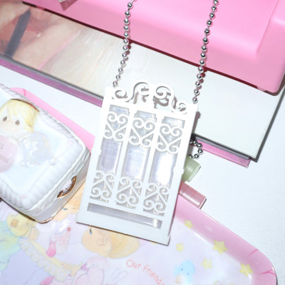 Heart Iron-Gate Holder (White)